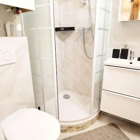 New Renoveted In Calm Area Near Nation N11-283 Parigi